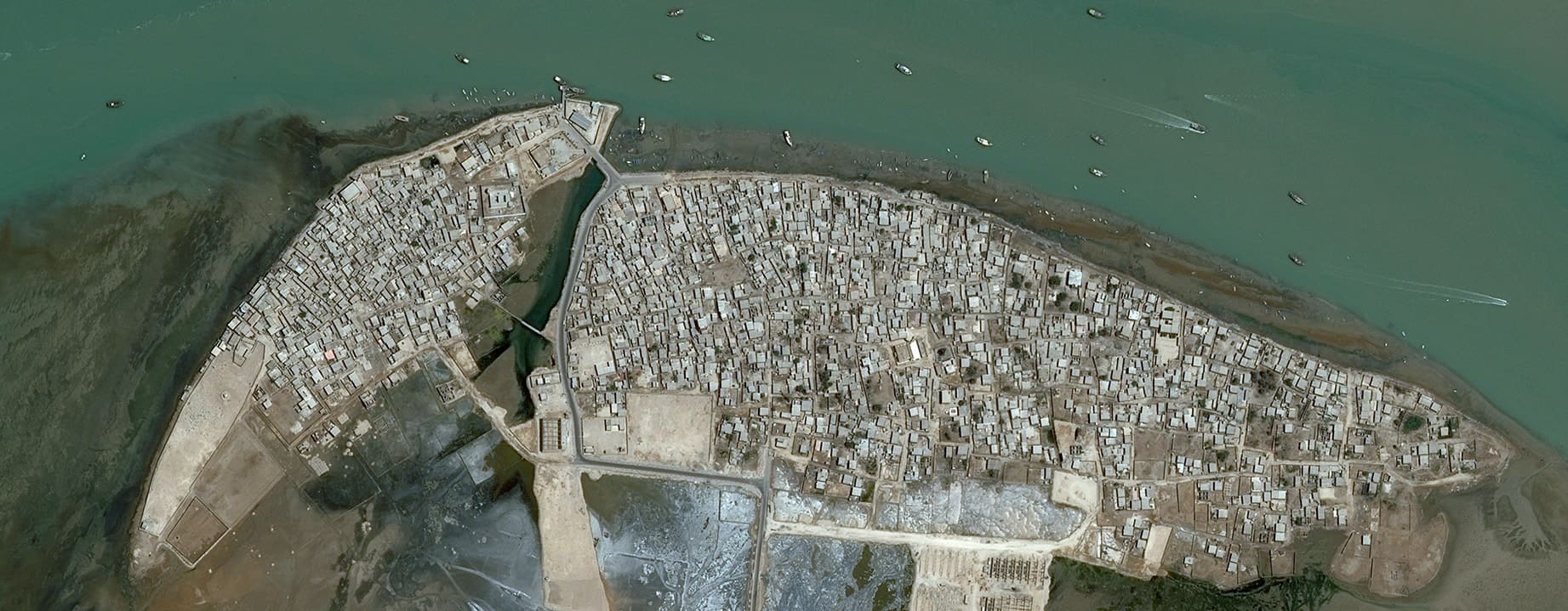 HUMAN’S CITY 5 IRAN, 2014, satellite photography, CM 50×128, limited edition 9
